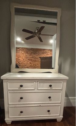 Dresser, drawer, all 4 pieces for $125 for ALL’