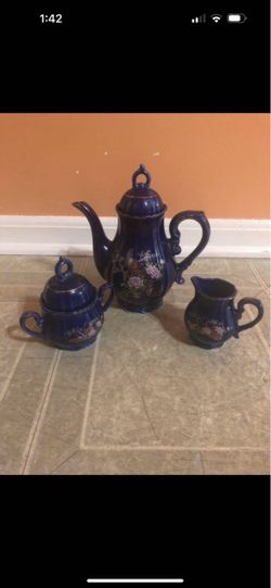 handmade porcelain Musical tea pot. brand new
