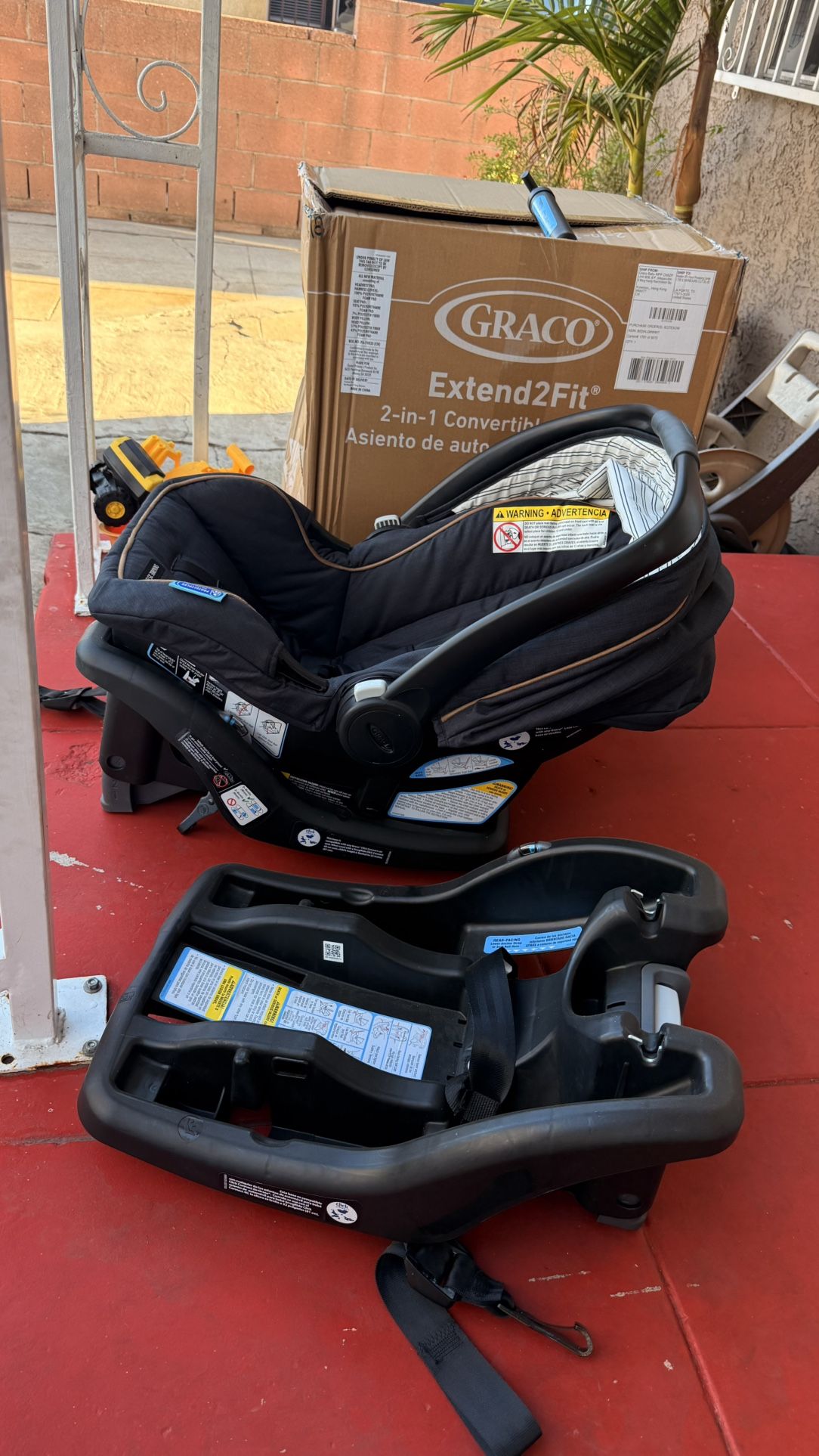 Graco Car Seat W/ Extra Base 
