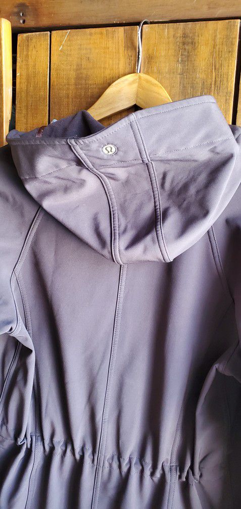 Lululemon /slim fit winter  Jacket. size 2-4 mint