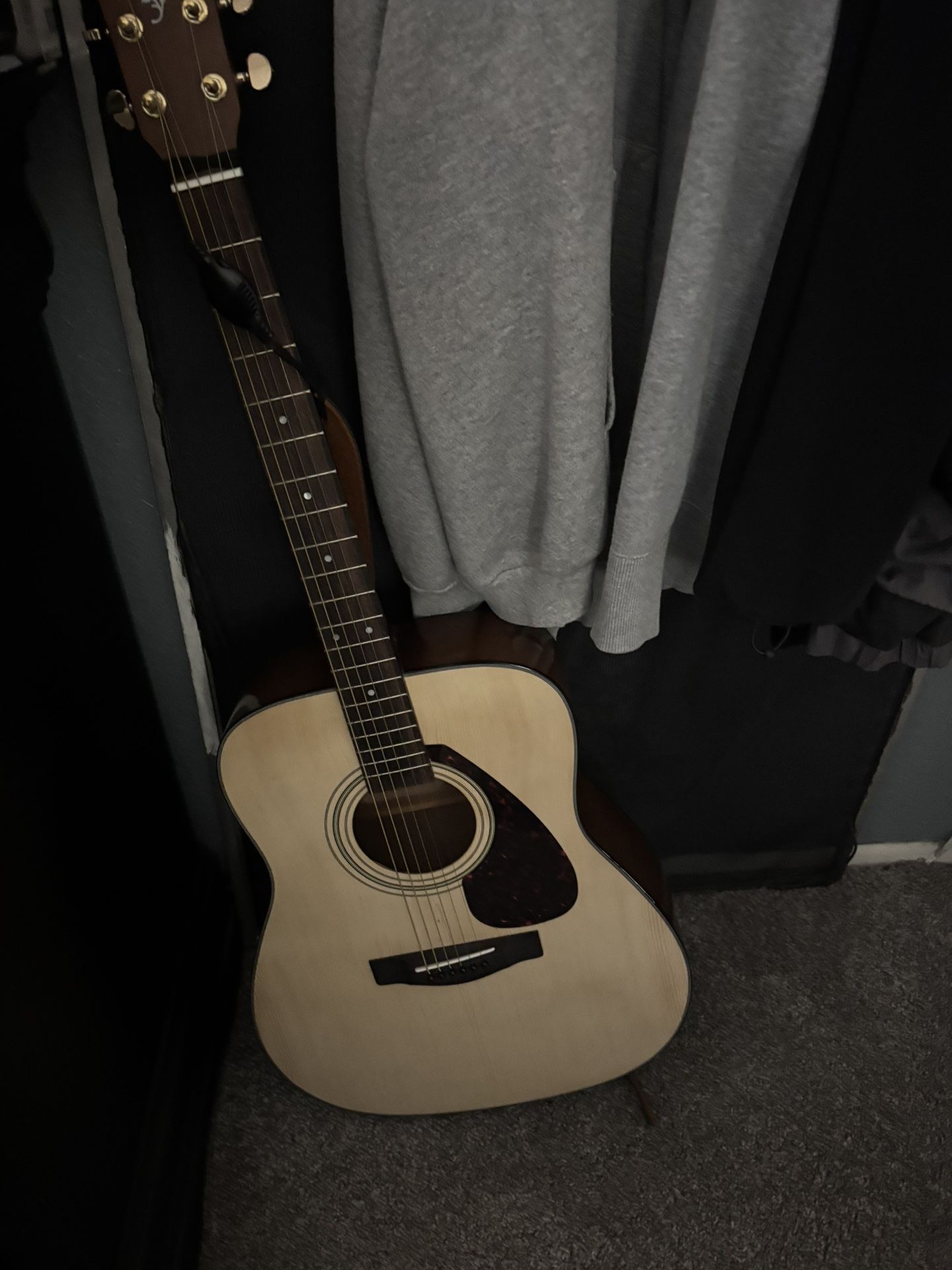 F335 Yamaha Gutair