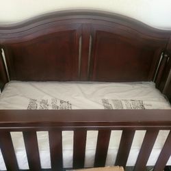 BABY CRIB WITH MATTRESS AN DRESSER