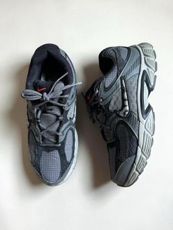 Nike V5 RNR SE Grey Metallic Sneakers 6.5Y