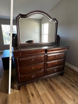 Queen size bedroom set