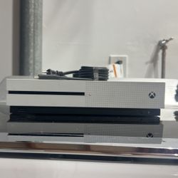 Xbox One S With HDMI Cable 1TB