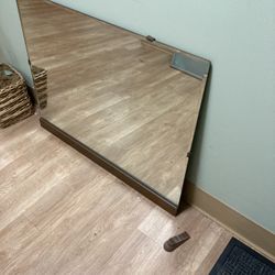 Wood dresser with mirror good condition