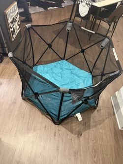 🧸 Evenflo Play‑Away Portable Playard