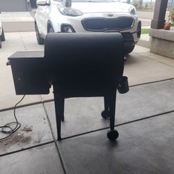 Traeger  Tail Gater