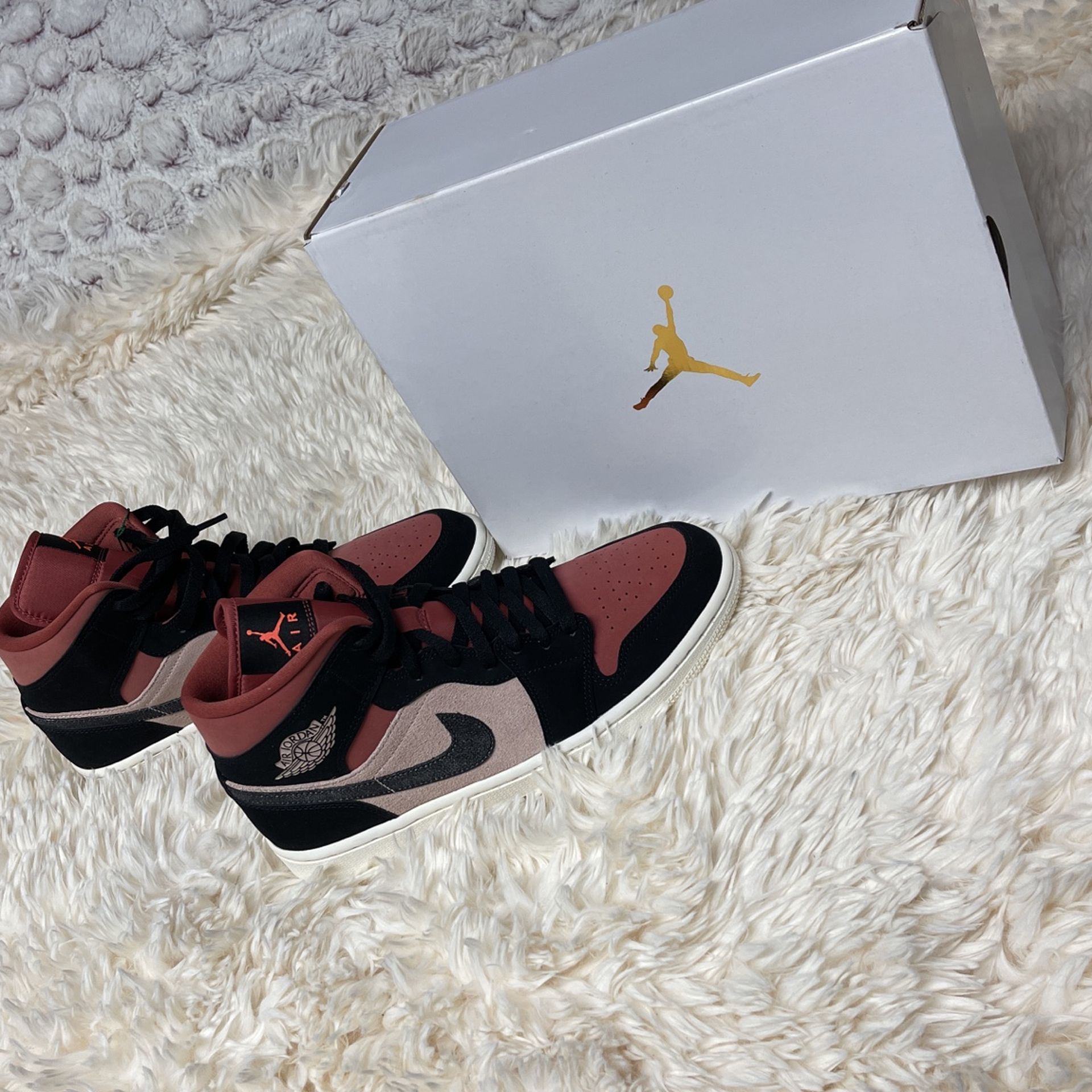 Woman’s Air Jordan’s 1 Mid 