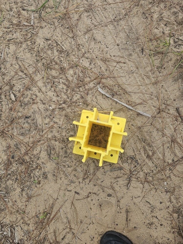 24 Saftey Boots And Hardware