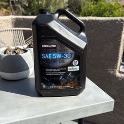 Kirkland Full synthetic SAE 5W-30 Motor Oil