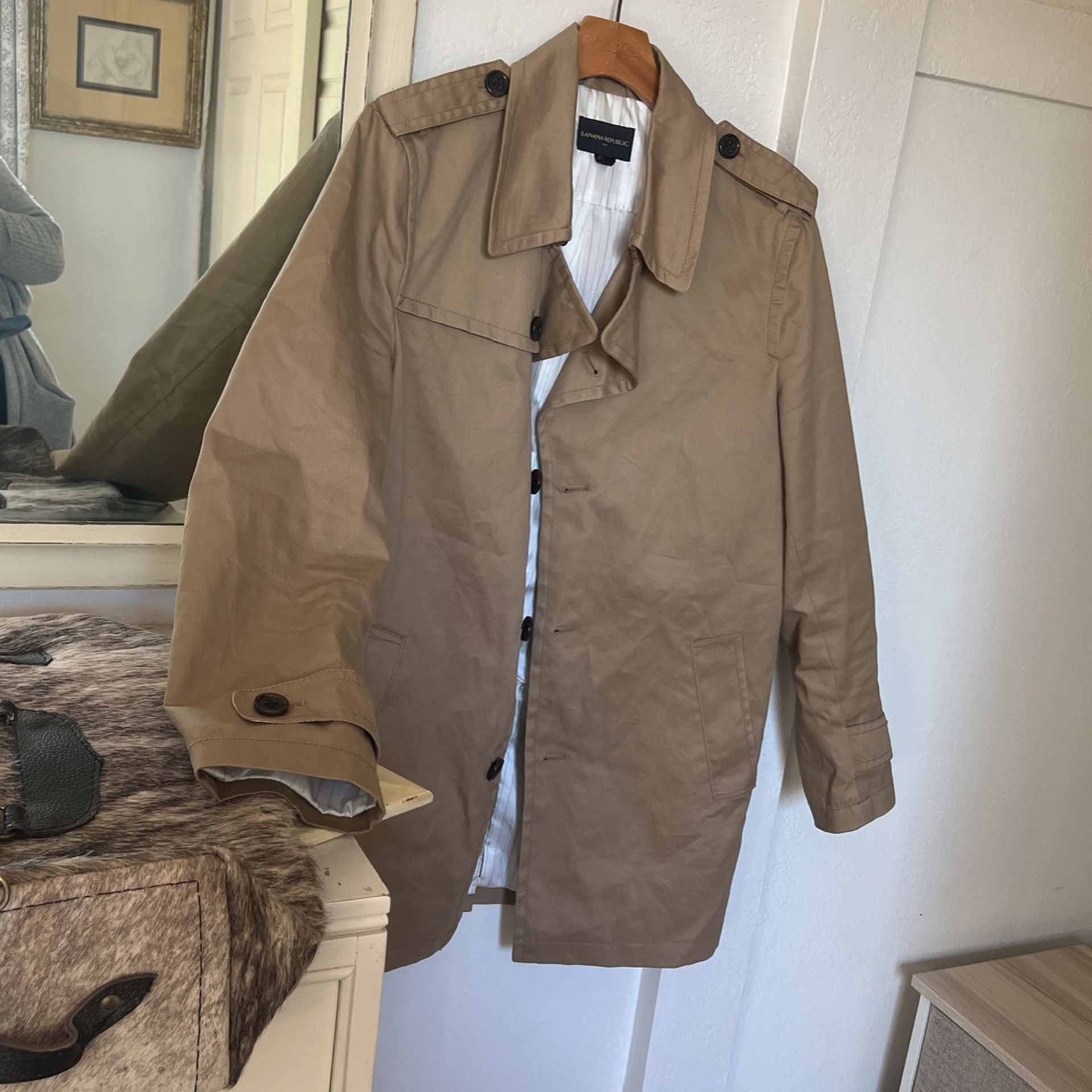 Banana Republic Trench coat  Size:  Medium.
