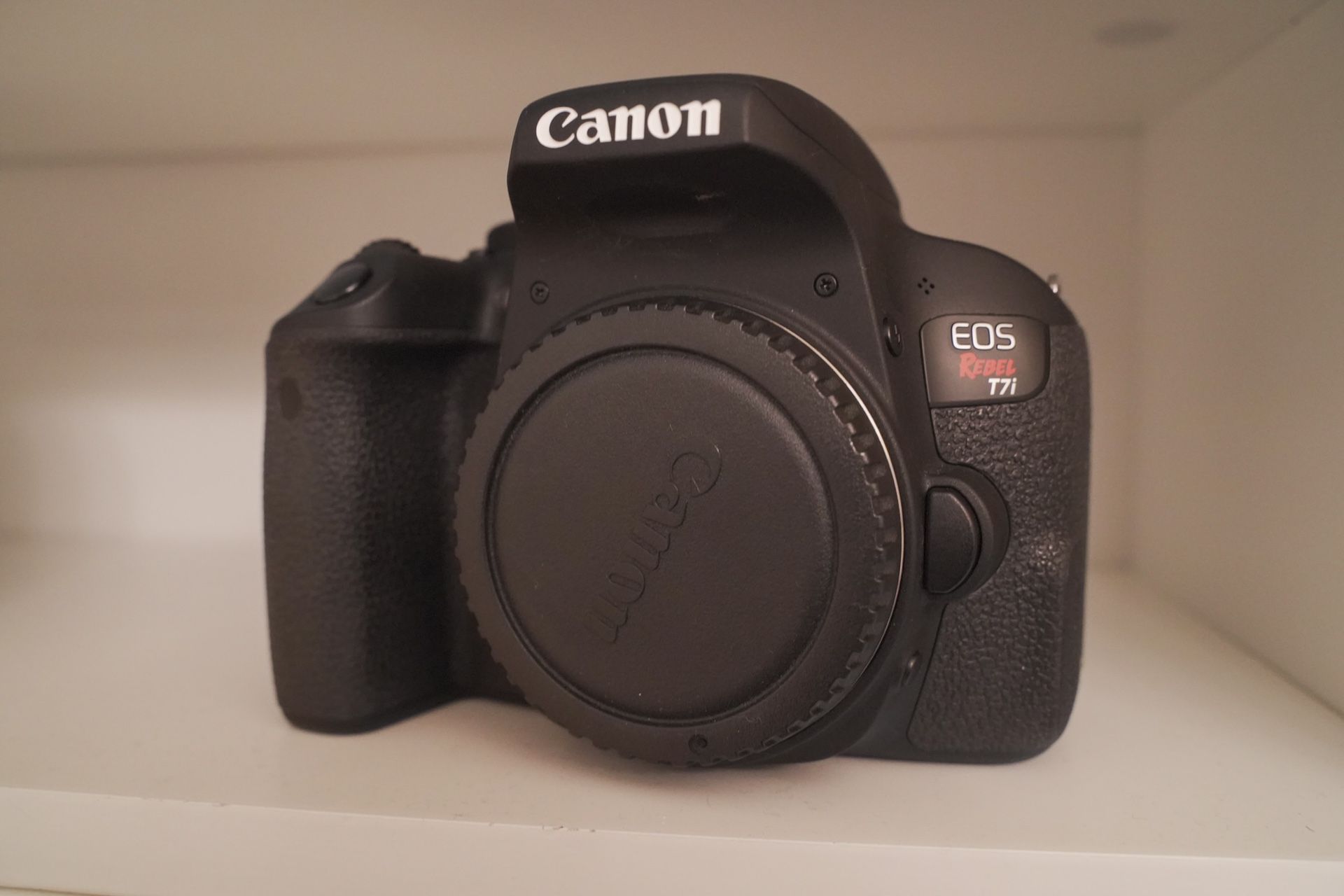 Canon EOS Rebel T7i