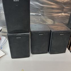 Jensen bookshelf speakers set of four