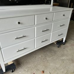 Vintage Hooker White Lowboy Dresser & Mirror. Mid Century Quality , Modern Look