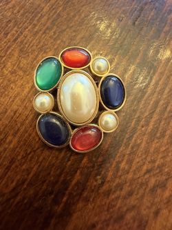 AVON 1983 "JEWELED CLASSICS" Brooch