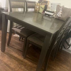 table with 4 chair