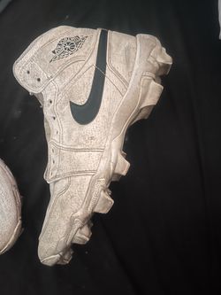 FREEE JORDAN SIZE 6Y Football Cleats