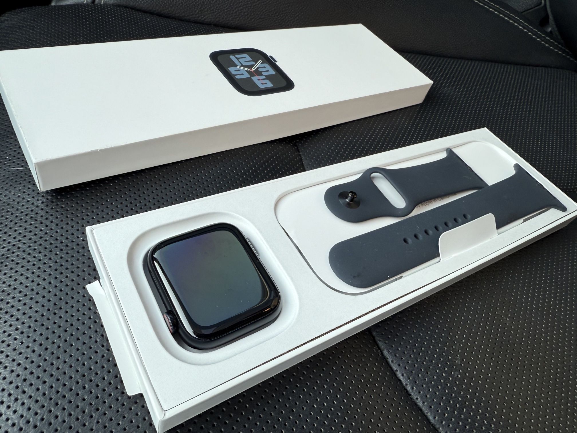 Apple Watch SE (2nd Gen) (GPS + Cellular) 44mm