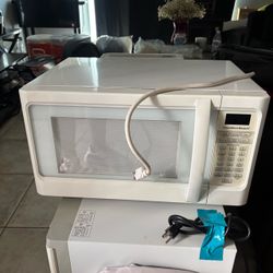 Hamilton Beach White Countertop Microwave