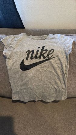 Nike Graphic T-Shirt Gray