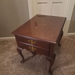 2 End Tables Excellent Condition 