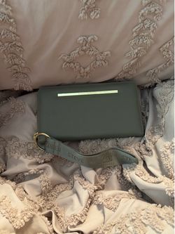 Steve Madden wristlet