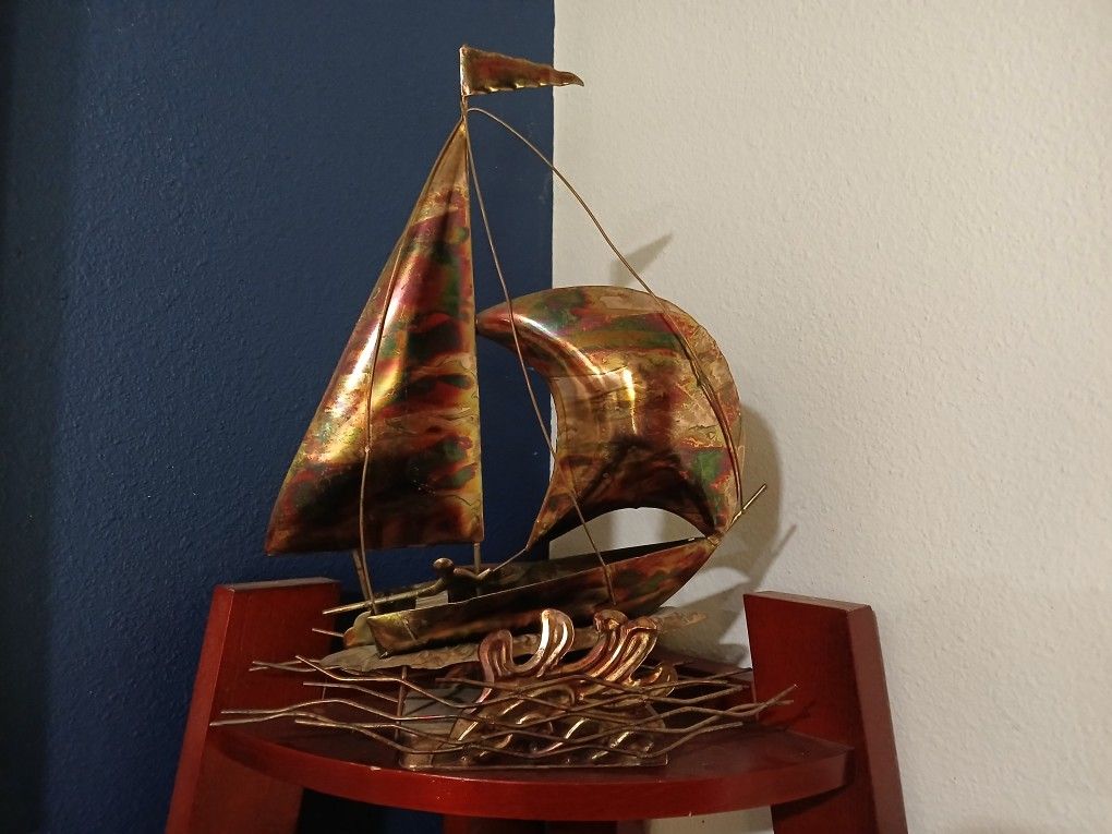Wind-up Sailboat