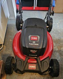 TORO RECYCLER PUSH LAWNMOWER......21 IN....60 VOLT AND BATTERY INCLUDED....NEW.....$ 250