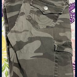 $40 Camo Pants Great Condition True Religion Size28 