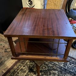 Rotating vintage mid-century modern coffee table or end table