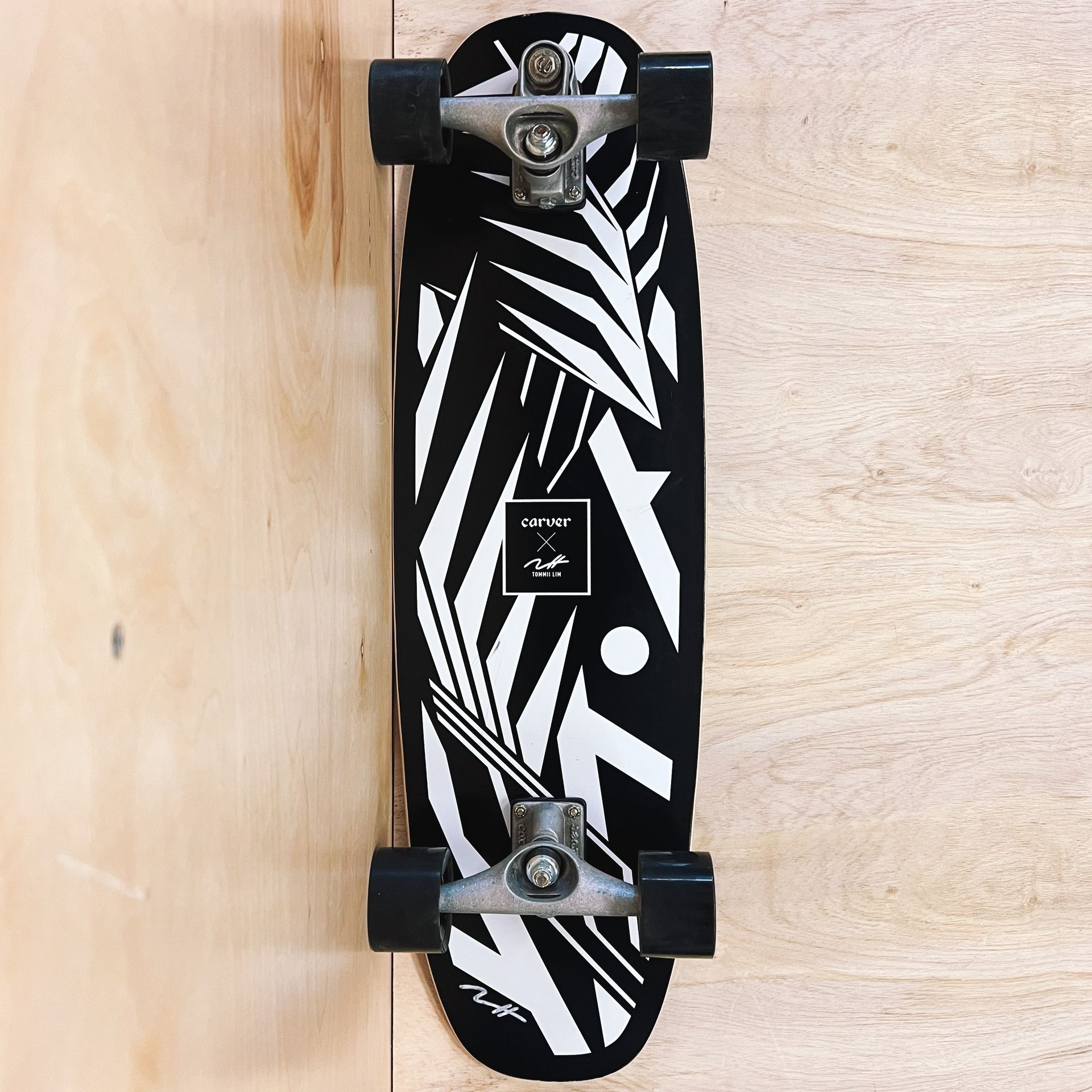 Artist Signed Carver 33” Tommii Lim Proteus Surfskate Board Complete C7