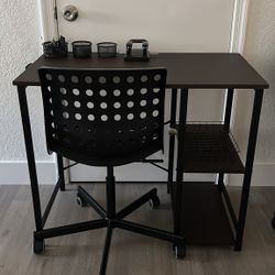 Escritorio Con Silla Y Elementos De Oficina - Desk + Chair + Office Stuff