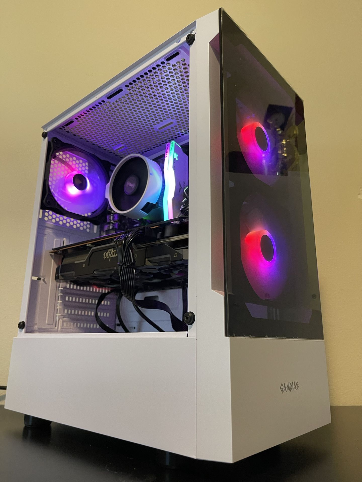 Beautiful White Gaming Pc
