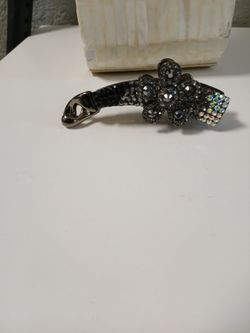 Sparkling rhinestone floral hair claw