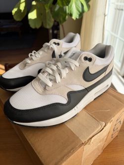 Authentic Nike Air Max 1 white/black men’s size 9