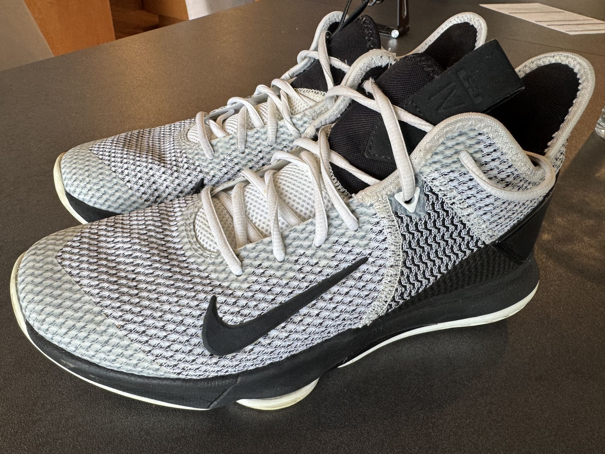 Nike Lebron James Mens Size 10