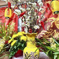 White Quince In 24” Vase Arrangements Bình Hoa Đào Nhật 24” 