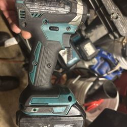 Makita 1/4 In Driver