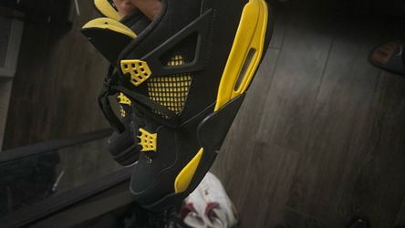 Jordan 4 Thunder 2023