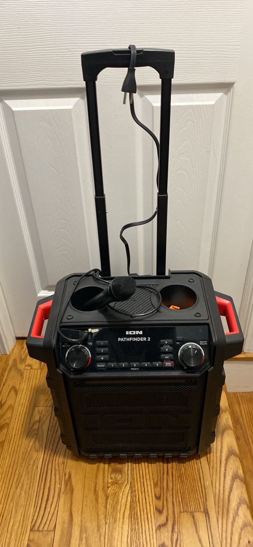 Ion Pathfinder 2 Speaker with wired mic Great Condition 
