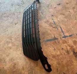 2021-2023 Toyota Sienna Front Bumper Cover Grille Oem