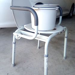 Bedside Toilet Seat With Bucket And Lid