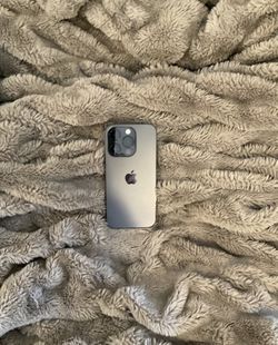 2 Iphones 14 pro 256 g $750 for both OBO fo