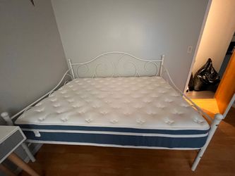 DAY BED BED FRAME AND MATTRESS