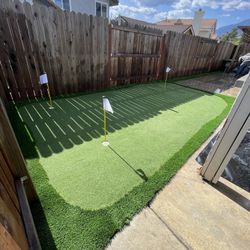 $1950 (220sqft), Putting Green Great Price !