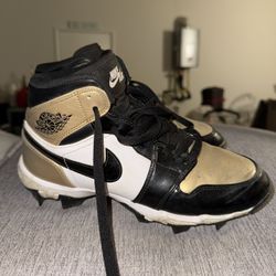 Jordan 1 Low youth football cleats, size 6