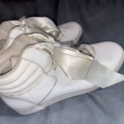 Reebok satin bow sneaker size 7 1/2