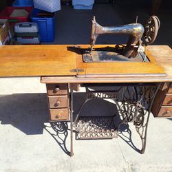 Antique Singer Pedal Power Sewing Machine 
