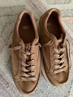 Women’s Ugg Shoes like new size 10